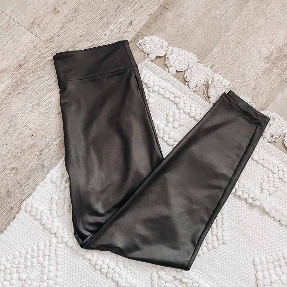 Abercrombie Wet / leather look leggings